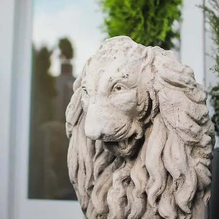 Lion Blanc Saint-Tropez