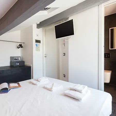 Lion Blanc Otel Saint-Tropez