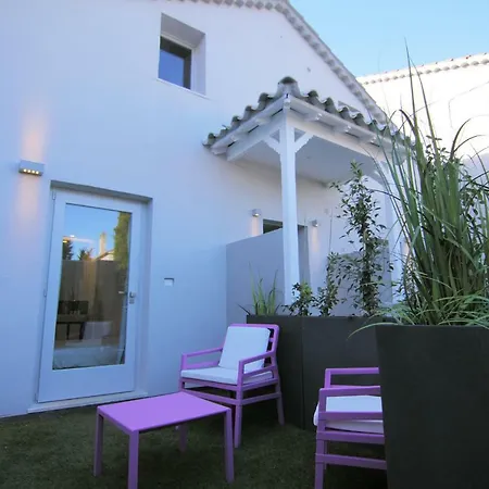 Lion Blanc Otel Saint-Tropez