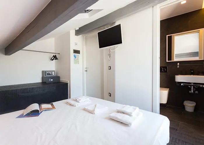 Lion Blanc Otel Saint-Tropez